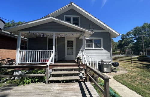 Michigan City Cabaña | Cozy Beach Cottage….2 min to the Beach!