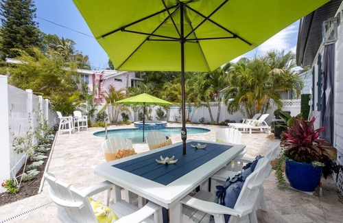 Vina Del Mar Island Cabaña | Cozy beach cottage with pool and a minute walk to the beach