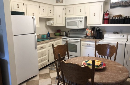 Village Green Casa | Cozy Beach Cottage in Island’s residential neighborhood!