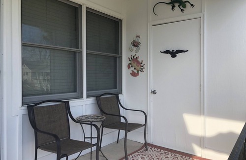 Village Green Casa | Cozy Beach Cottage in Island’s residential neighborhood!