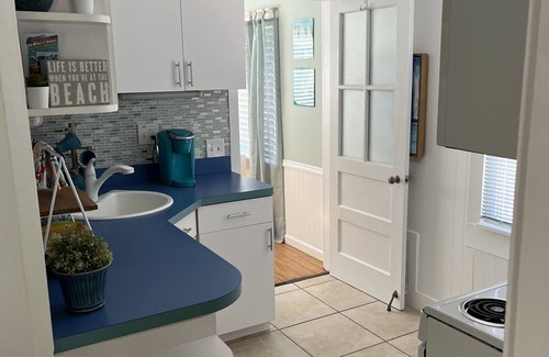 Gulfport Casa | Cozy Beach Cottage Yards From The Beach And Restaurants!