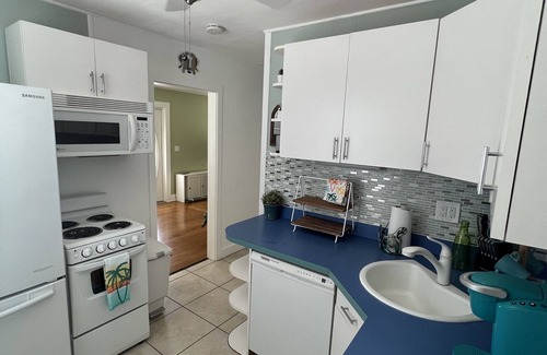 Gulfport Casa | Cozy Beach Cottage Yards From The Beach And Restaurants!