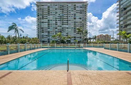 Vilomar Apartamento | Cozy BEACH FRONT 20th Floor 1BR w/Pool & PK