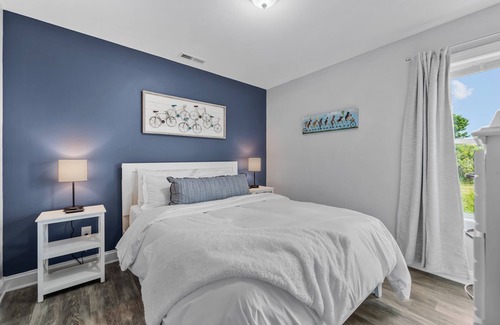 Colington Apartamento | Cozy beach get away situated between the ocean and sound. Pet friendly!