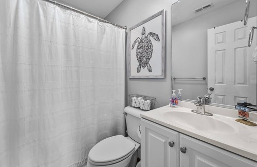Colington Apartamento | Cozy beach get away situated between the ocean and sound. Pet friendly!