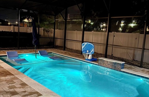 Largo Casa | Cozy Beach Getaway Casita with Tropical Touch 8 minutes from the Beach