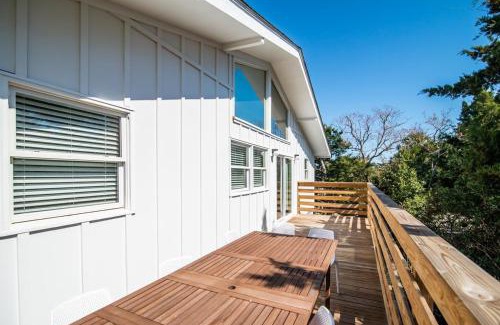 Pawleys Island Casa | Cozy Beach House Steps from the Shore: 4 Bedroom