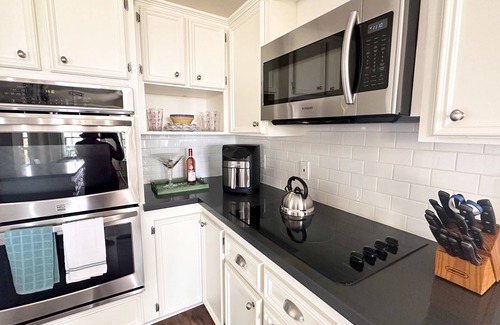 Indian Beach Casa | Cozy Beach House - short walk to the water, quiet neighborhood.