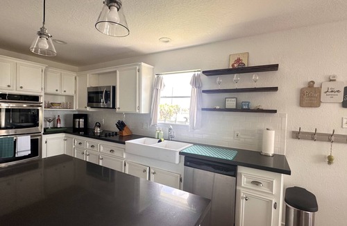 Indian Beach Casa | Cozy Beach House - short walk to the water, quiet neighborhood.