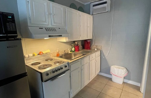 Windy Hill Apartamento | Cozy Beach Studio, quick stroll to pristine ocean, free parking
