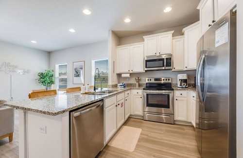 Upper Grand Lagoon Casa | Cozy Beach Retreat! Central Location - Pristine Beaches - Delicious Food
