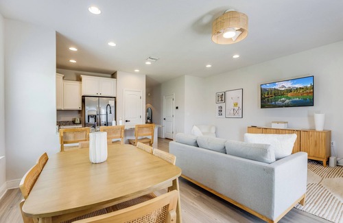 Upper Grand Lagoon Casa | Cozy Beach Retreat! Central Location - Pristine Beaches - Delicious Food