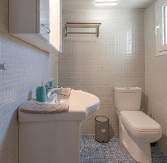 Malakonta Casa | Cozy Beachfront Cottage with Sea Loungers & Outdoor Shower near Eretria