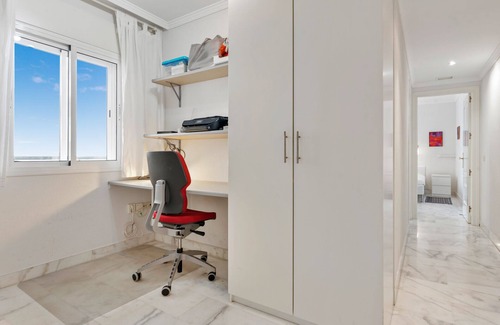Fuengirola Apartamento | Cozy beachfront apartment in Fuengirola by Costarentals - Ref 25