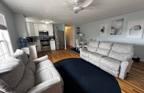 Wilmington Beach Condominio | Cozy beachfront property with amenities, completely renovated recently!