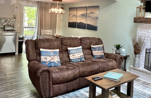 Thornhurst Casa | Cozy Bear Lair in Arrowhead Lake Community - Pets Welcome