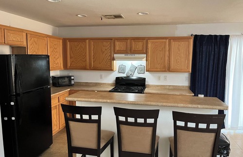Sunrise Manor Casa | Cozy, beautiful & family friendly 3br home just minutes away from the strip!