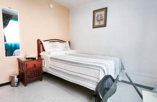 Venustiano Carranza Casa | Cozy bedroom at 5 min Mexico City Airport T1 & T2