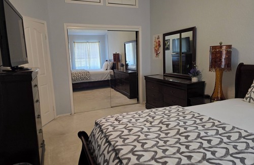 Lancaster Casa | Cozy -bedroom house in charming Palmdale with AC