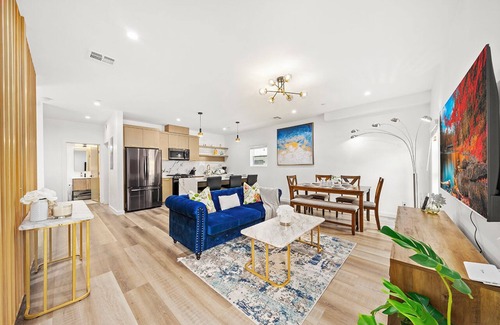 Rampart Village Casa | Cozy Bedroom Los Angeles