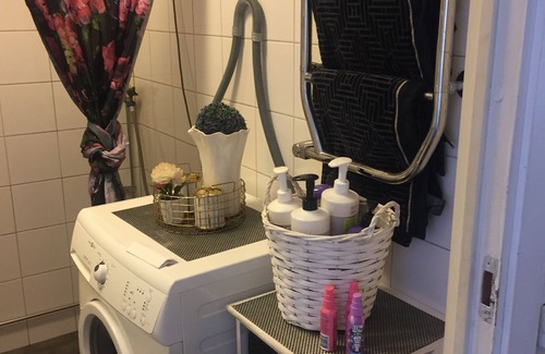 Brandbergen Apartamento | Acogedora habitación con muy buen acceso al transporte público.