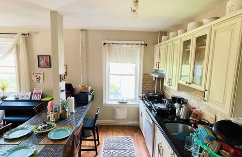 North Bergen Apartamento | Cozy bedroom with WiFi, AC in peaceful North Bergen