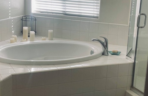 Oxnard Shores Casa | Cozy bedroom within a beach house in lovely Oxnard