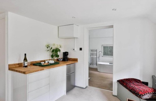 Beverston Casa | Cozy Beverston Castle Cottage:1 Bed/1 Bath Retreat