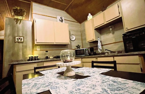 Uvalde Cabina | Cabaitña p/4-6 personas con acceso privado Rio Nueces/jacuzzis naturales.