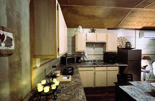 Uvalde Cabina | Cabaitña p/4-6 personas con acceso privado Rio Nueces/jacuzzis naturales.