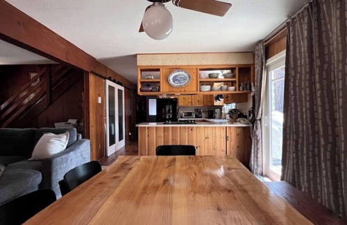 Markleeville Cabina | Cozy Blue Jay Nest Retreat