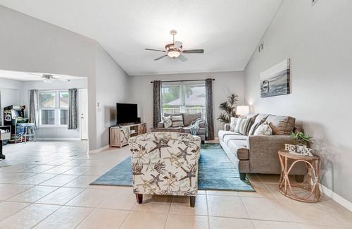 Palm Bay Casa | Cozy Blue Palm w/Game Room Centrally Located