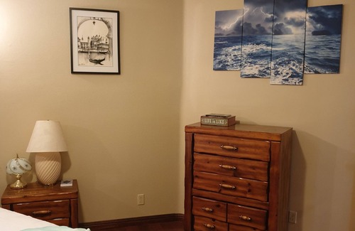 South Redlands Casa | Cozy Blue Room in a house in quiet Redlands with WiFi, AC, heater, laundry, etc