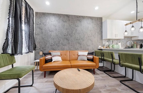 Little Village Apartamento | Cozy Boho Chicago - 10 Minutes to Downtown Chicago