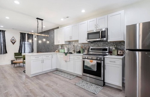 Little Village Apartamento | Cozy Boho Chicago - 10 Minutes to Downtown Chicago