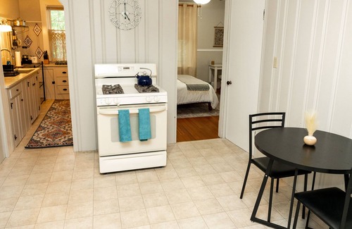 Holyoke Apartamento | Cozy Boho in The Highlands