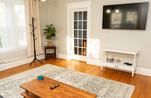 Holyoke Apartamento | Cozy Boho in The Highlands