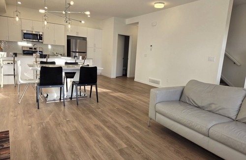 Airdrie Casa | Cozy brand new 3 bedroom Townhouse in quite Airdrie neighborhood.
