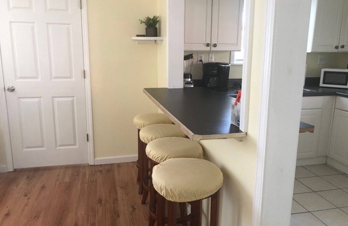 Long Beach Cabaña | Cozy Breeze Bungalow-walk to beach, harbor, restaurants, quaint downtown.