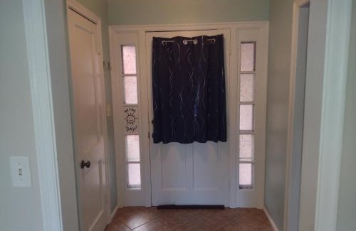 Lincoln Villa | Cozy Brickhouse Indiana Village