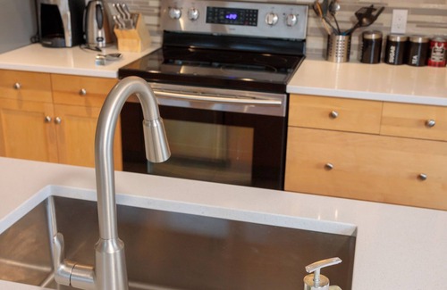 Canmore Condominio | Acogedor, Brillante, Central