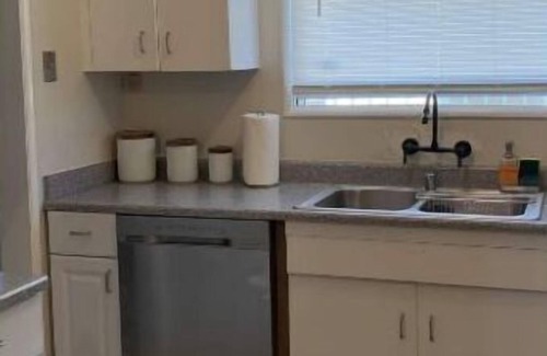 North Hollywood Casa | Cozy Bright Corner Home: Near Universal Studios