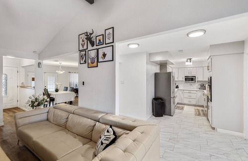 Watauga Casa | Cozy & Bright Getaway Home. Perfect Family Escape