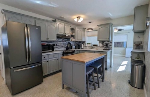 St. Petersburg - Clearwater Casa | Cozy Bright Home in St. Pete, Florida, Pet Friendly! Home away from home!