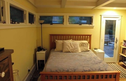 Bourne Casa | Cozy, bright house in enjoyable Bourne with WiFi, AC. Minutes from beach!
