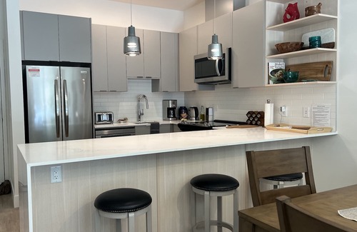Revelstoke Condominio | Cozy & bright mountain getaway. Enjoy a soak after a hard day's play!