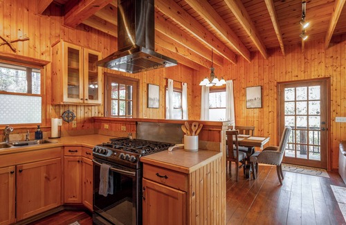 Signal Mountain Cabina | Brock Creek Cabin - A PMI Scenic City Vacation Rental