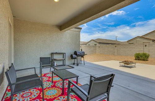 Tartesso Casa | Cozy Buckeye Home with Patio and Fire Pit!