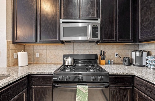 Georgetown Casa | Cozy & Budget Friendly 3/2.5 Townhouse with a Private Yard in East Georgetown!