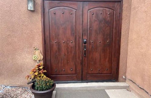 North Valley Casa | Cozy bungalow in charming Albuquerque near Balloon Fiesta Park with Mtn. Views